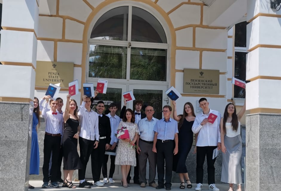 Выпускникам 2024 года кафедры Компьютерные технологии вручили дипломы